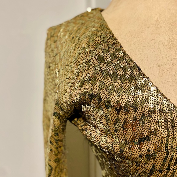 Gold sequin form fitting dress - Picture 3 of 5